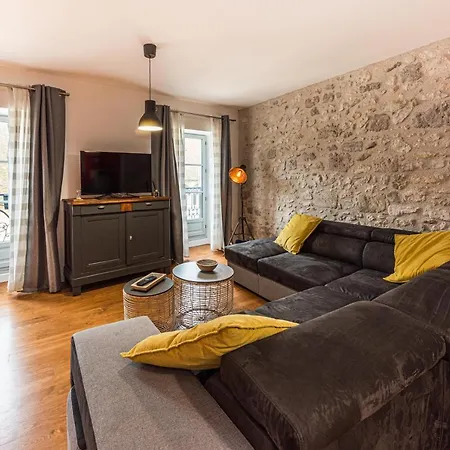 Les Du Chateau - 2 Magnifiques Face Au Chateau Henri Iv Lägenhet Nérac